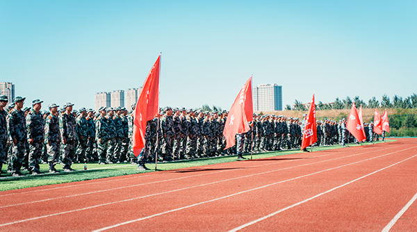 迷彩青春 筑梦启航丨半岛手机网页版举行2024级新生军训动员大会
